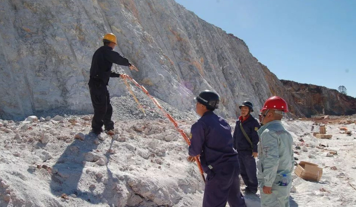 Vantaggi del film plastico composito esplosivo in emulsione